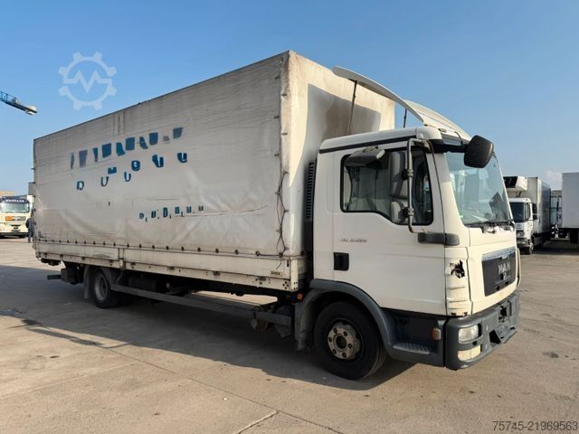 Flatbed truck with tarp MAN TGL 12.180 * MOTORSCHADEN * EURO 5 * LBW * 7 M L