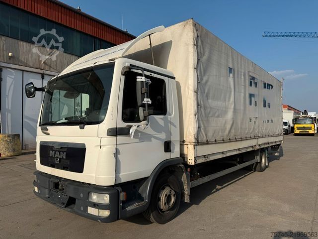 Flatbed truck with tarp MAN TGL 12.180 * MOTORSCHADEN * EURO 5 * LBW * 7 M L