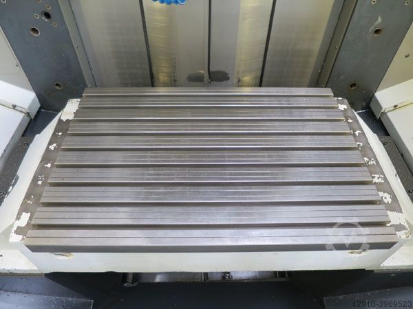 Vertical machining center MIKRON VCP710