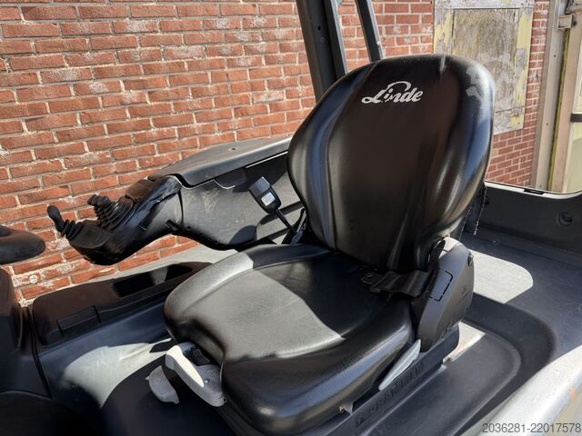 Electric 4-wheel forklift Linde E25HL-01/600