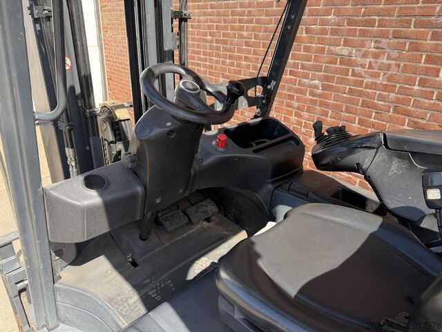 Electric 4-wheel forklift Linde E25HL-01/600