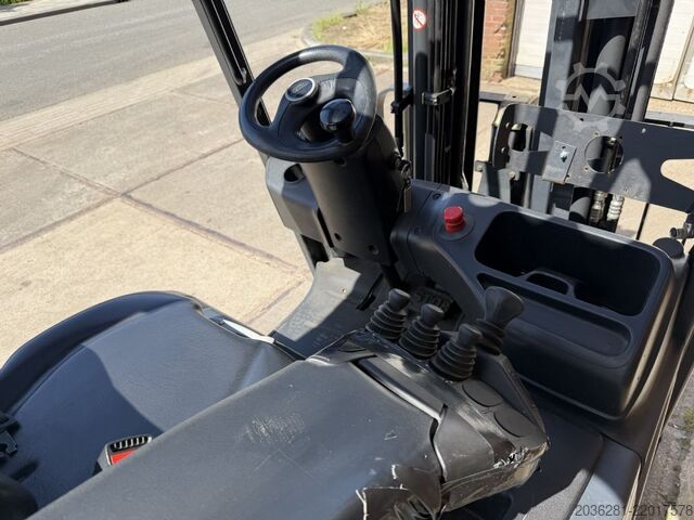 Electric 4-wheel forklift Linde E25HL-01/600