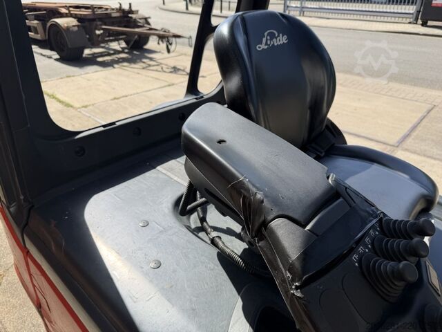 Electric 4-wheel forklift Linde E25HL-01/600