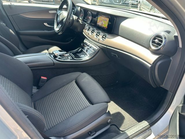 Minibus MERCEDES-BENZ E 220d T Automatik 143kw * LED * Navi * Kamera