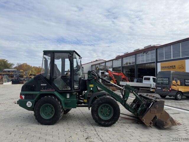 WHEEL LOADER Caterpillar 906