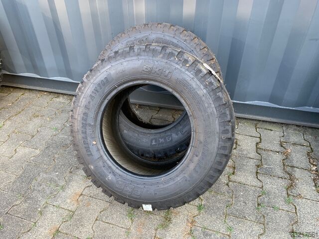 BKT 10.0/75-15.3 AW 702 10 PR BKT 10.0/75-15.3 AW 702 10 PR