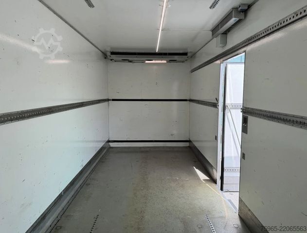 Refrigerated truck VOLVO FM 7 KARREN BAK THEO MULDER KOELING KACHEL LAADK