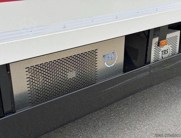 Refrigerated truck VOLVO FM 7 KARREN BAK THEO MULDER KOELING KACHEL LAADK