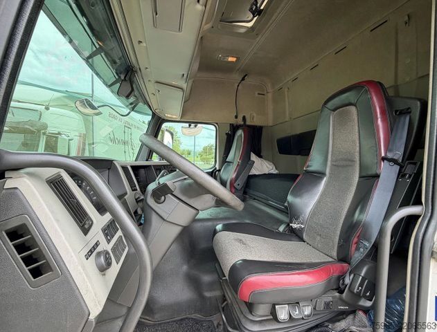 Refrigerated truck VOLVO FM 7 KARREN BAK THEO MULDER KOELING KACHEL LAADK