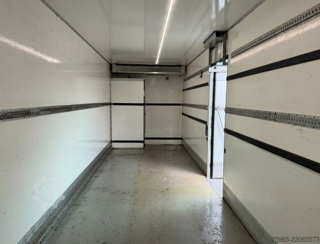 Refrigerated truck VOLVO FM VOL LUCHT GEVEERD 6 KARREN BAK THEO MULDER KO