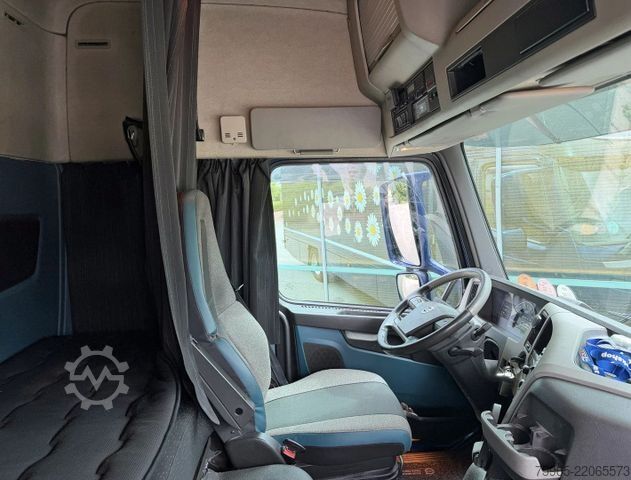 Refrigerated truck VOLVO FM VOL LUCHT GEVEERD 6 KARREN BAK THEO MULDER KO