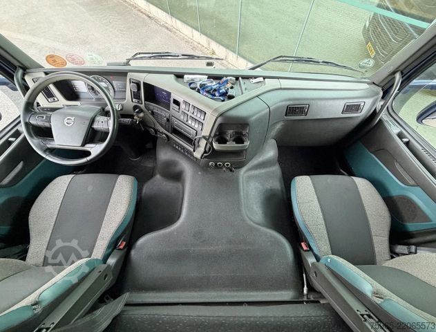 Refrigerated truck VOLVO FM VOL LUCHT GEVEERD 6 KARREN BAK THEO MULDER KO
