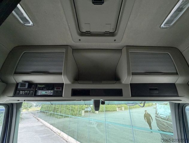 Refrigerated truck VOLVO FM VOL LUCHT GEVEERD 6 KARREN BAK THEO MULDER KO