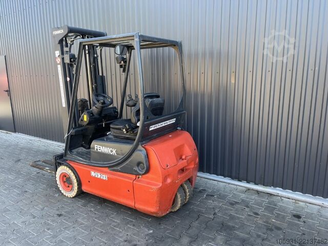Electric 3-wheel forklift Linde E16C-02