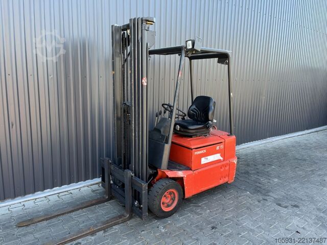 Electric 3-wheel forklift Linde E15