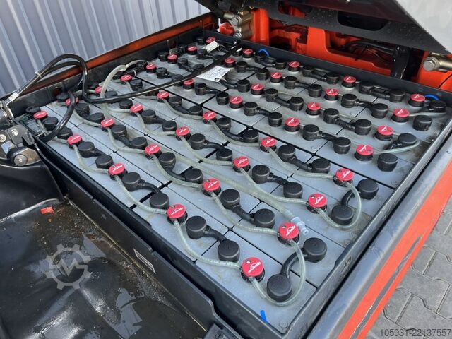 Electric 4-wheel forklift Linde E25L-01