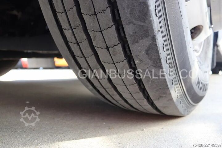 Motor coach Volvo 9700 HD / 13m / Full option / Lift