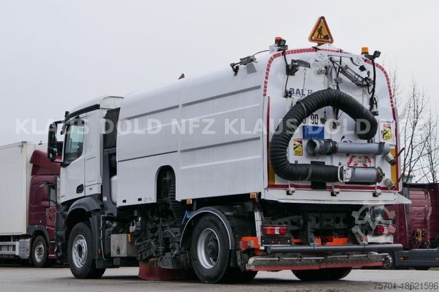 Kehrmaschine MERCEDES-BENZ Arocs 1840 Straßenkehrmaschine BH 9 Kamera