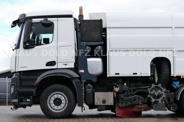 Kehrmaschine MERCEDES-BENZ Arocs 1840 Straßenkehrmaschine BH 9 Kamera