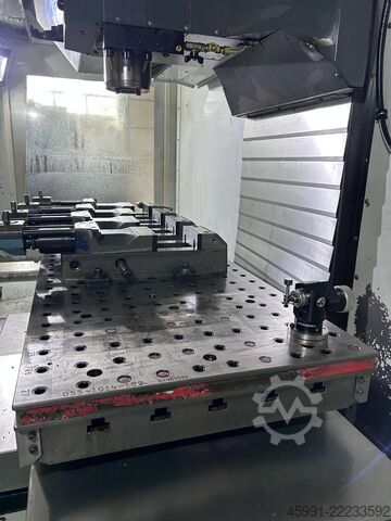 Vertical machining center HAAS VF-4SS vertical machining center