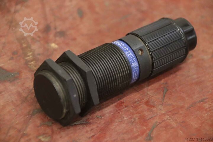 Inductive sensor proximity switch Telemecanique XS4P30PA370B