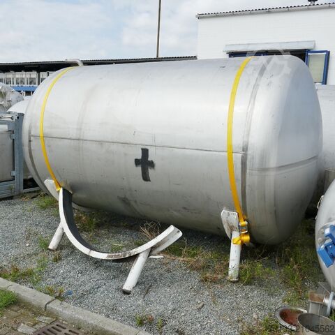 13000 Liter horizontaler Lagertank aus V2A auf Lagersätteln  9621