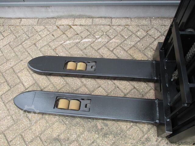 High lifting pallet truck TOYOTA SPE140L