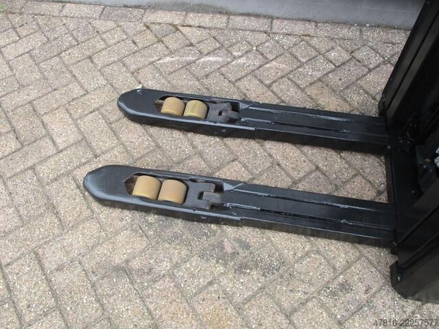 High lifting pallet truck TOYOTA SPE140L