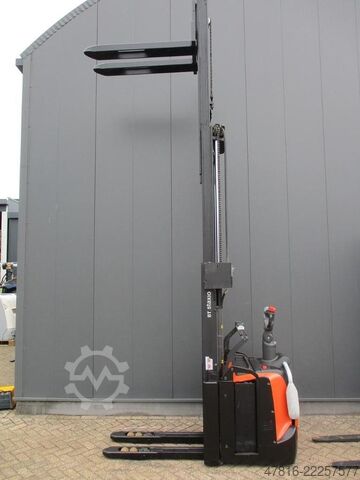 High lifting pallet truck TOYOTA SPE140L
