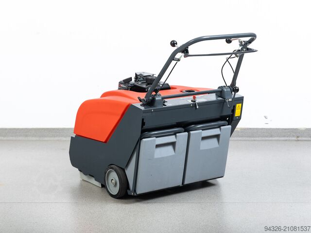 Hako Sweepmaster P800 Kehrmaschine Hako Sweepmaster P800 Benzin - 2017y