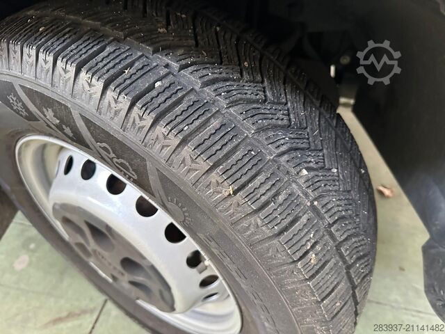 Transporter mit Koffer iveco Daily 35