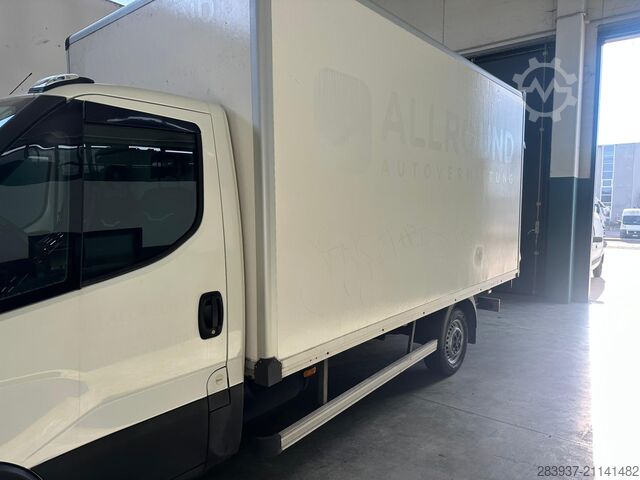 Transporter mit Koffer iveco Daily 35