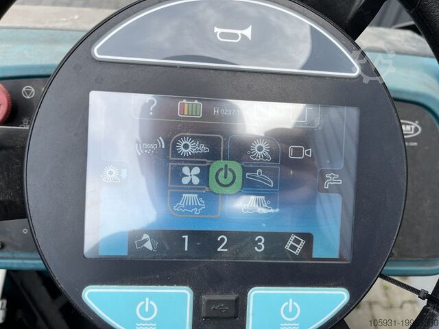 Sweepers and vacuum cleaning machine Tennant M17