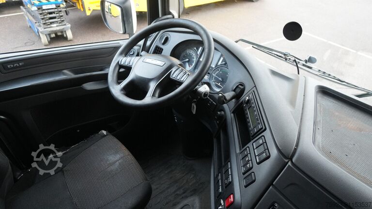 Standard-SZM DAF XF 440 Space Cab tractor unit