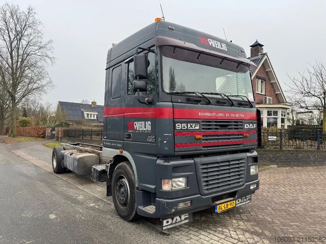 Fahrgestell mit Fahrerhaus DAF XF 95.380 Euro 3 Handgeschakeld