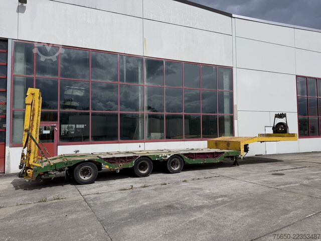 Low loader semitrailer  t3  3 Achs Satteltieflader, Radmulden