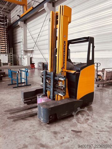4-way forklift with Kaup fork positioner JUNGHEINRICH ETV Q25