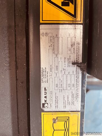 4-way forklift with Kaup fork positioner JUNGHEINRICH ETV Q25
