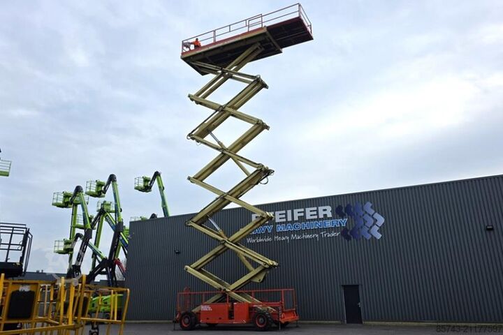 Scherenhebebühne Holland Lift G-300DL30/S Diesel, 4x4x4 Drive, 33.5m Working Hei