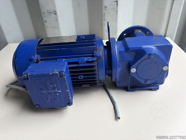  Motoreduktor SEW-Eurodrive SF32 DT80K4 0,55 kW 77 obr./min 54 Nm 230/400 Motoreduktor SEW-Eurodrive SF32 DT80K4 0,55 kW 77 obr./min 54 Nm 230/400