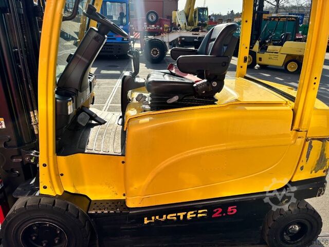 Gabelstapler Hyster J 2.5 XN 2500kg E- heftruck triplo