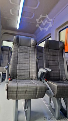 Kleinbus MAN MAN TGE 9 Sitzer Airlineboden Handicap Crafter