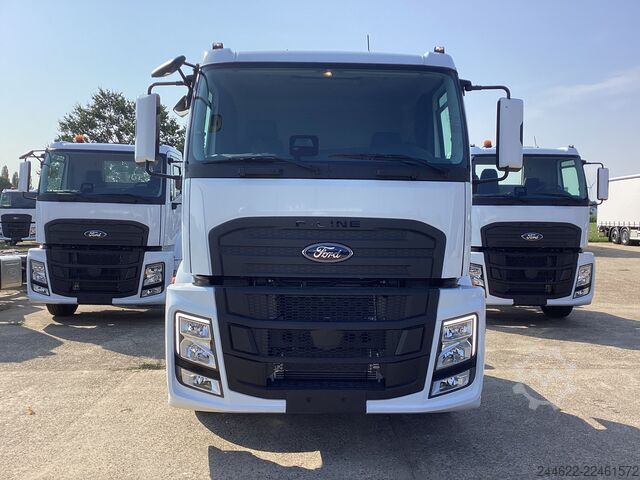 Custom body truck Ford Ford 4x2 Road 1833 Low Roof Sleeper Cab