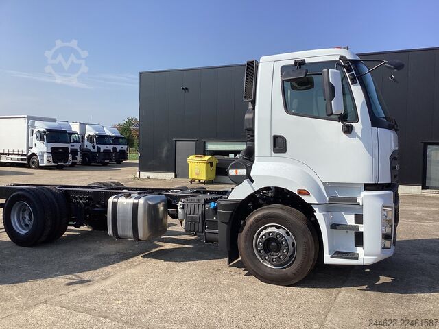 Custom body truck Ford Ford 4x2 Road 1833 Daycab