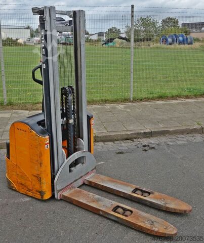 Pedestrian Stacker Still EGV 16