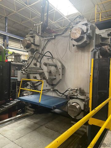 Injection molding machine REAL PRESS RP 4000 T