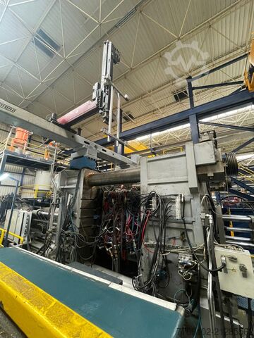 Injection molding machine REAL PRESS RP 4000 T