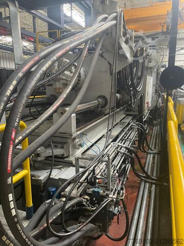 Injection molding machine REAL PRESS RP 4000 T