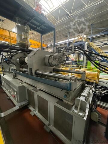 Injection molding machine REAL PRESS RP 4000 T