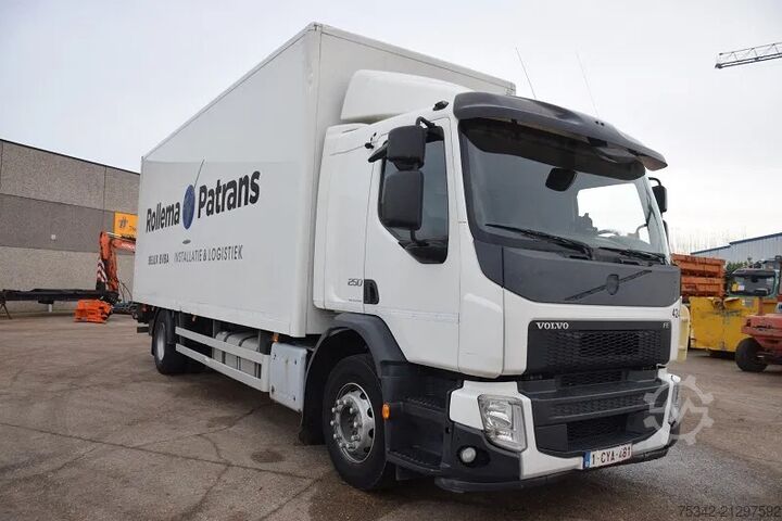 Suitcase Volvo FE 250